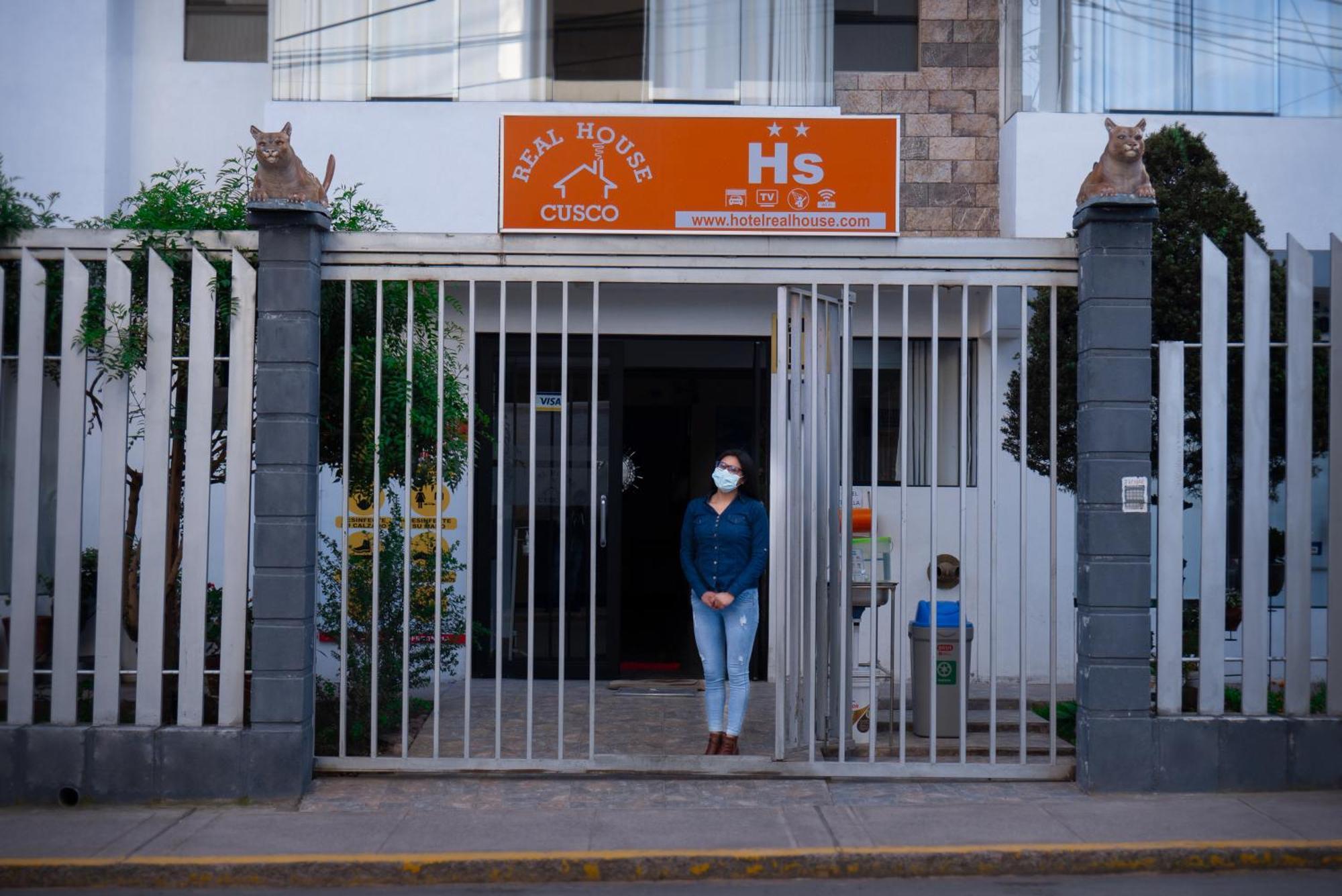 Hostal Real House